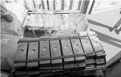 &ldquo;扒車黨&rdquo;要錢不要命 高速公路上&ldquo;飛車扒貨&rdquo;